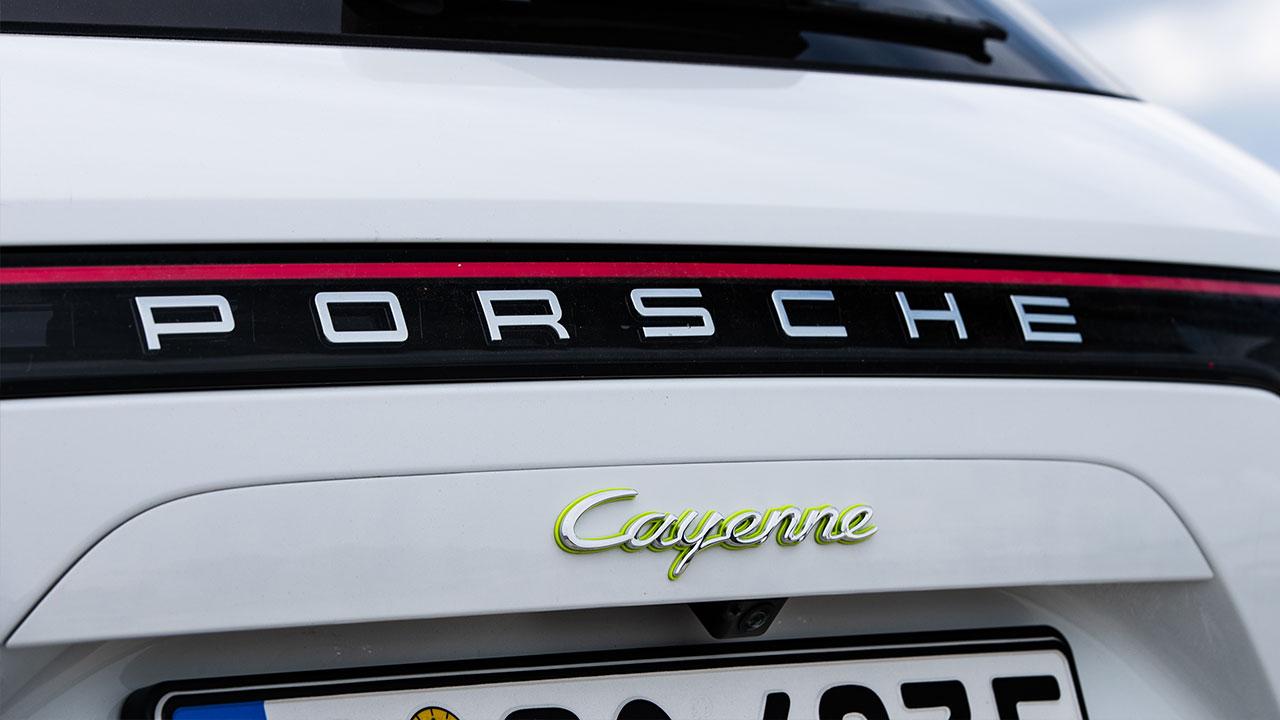 Porsche Cayenne E-Hybrid - Schriftzug