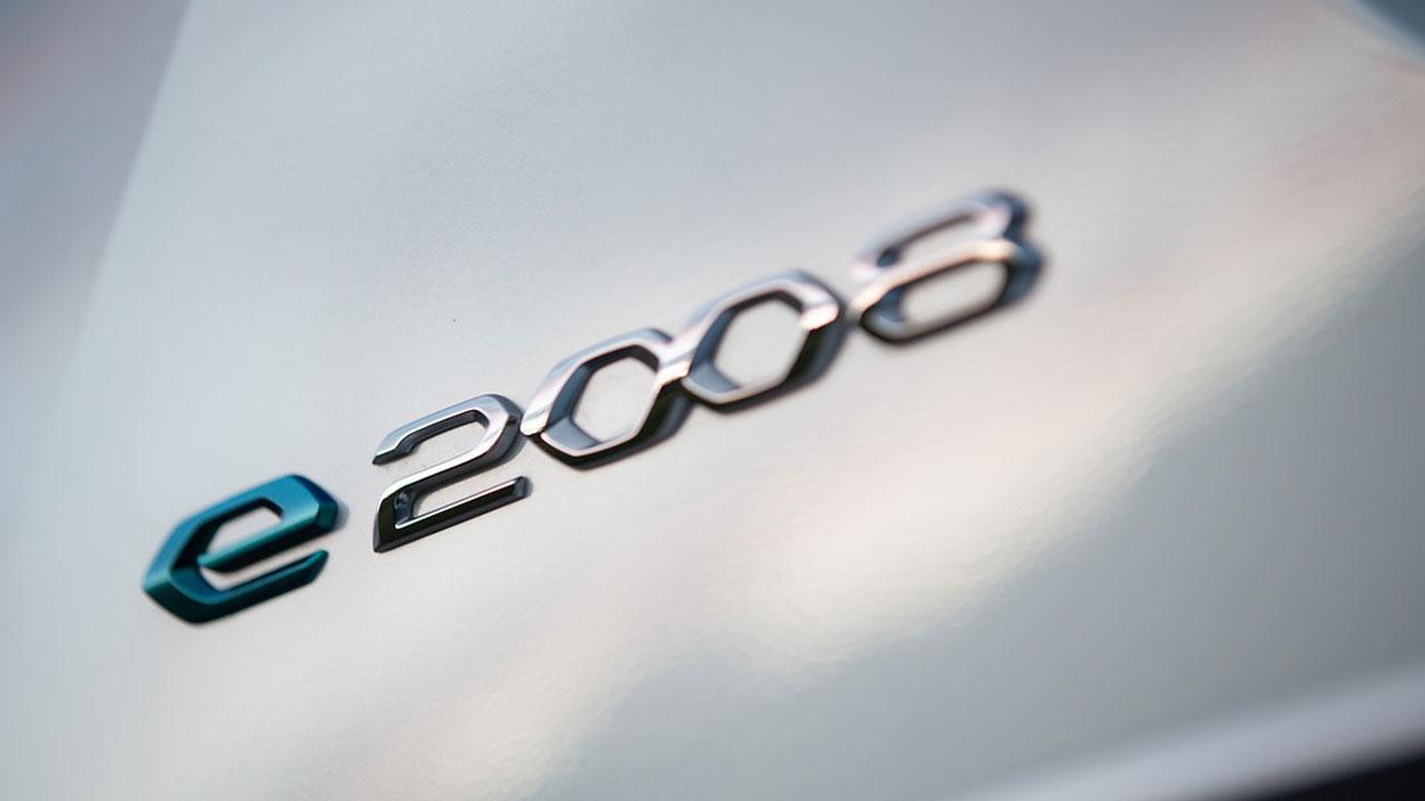 Peugeot e-2008 - Schriftzug