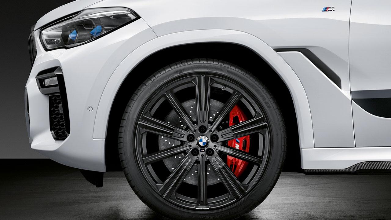 BMW X6 M Competition - roter Bremssattel