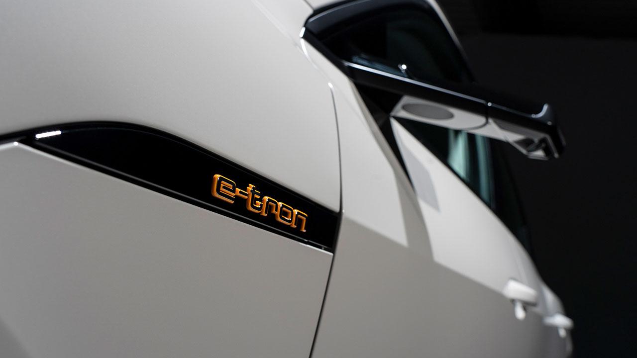 Audi e-tron - Schriftzug
