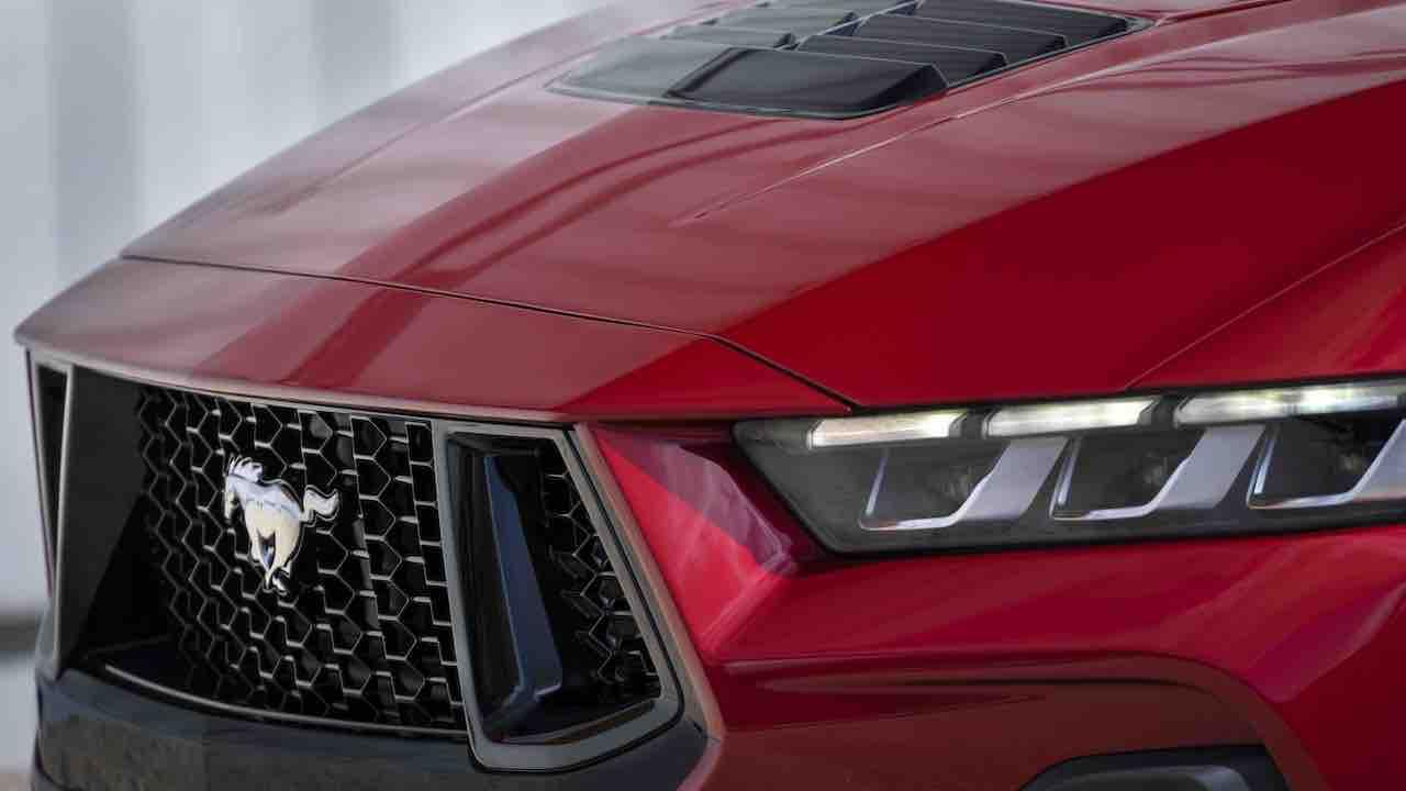 Ford Mustang GT Premium Convertible - Motorhaube und Scheinwerfer