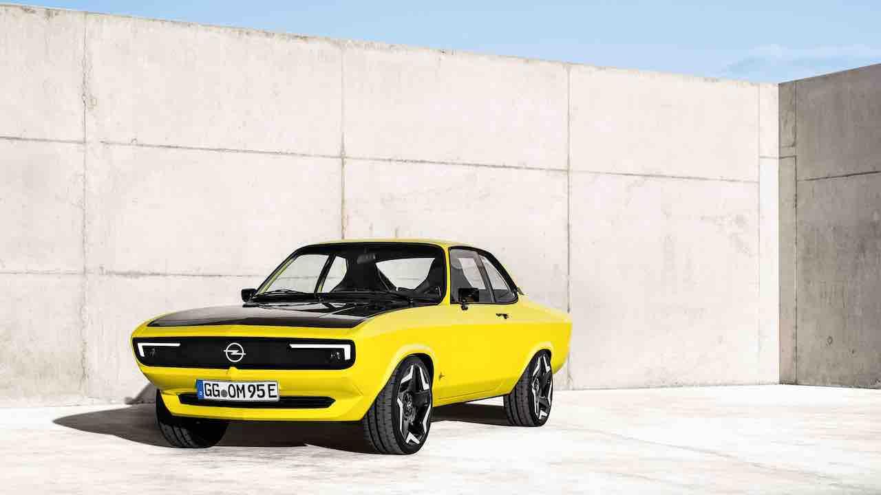 Opel Manta GSe ElektroMOD - Front- und Seitenansicht außen