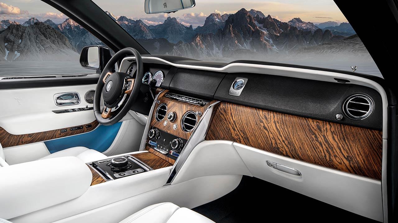 Rolls Royce Cullinan - Cockpit in Weiß