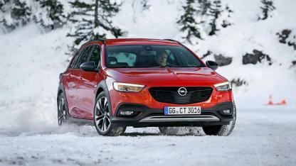 Opel Insignia Country Tourer - in voller Fahrt