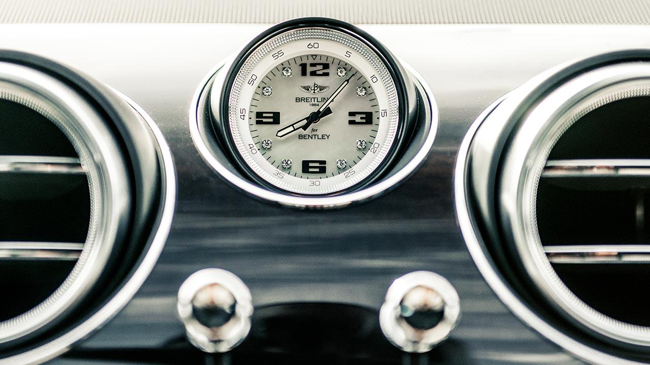 Bentley Bentayga - analoge Uhr