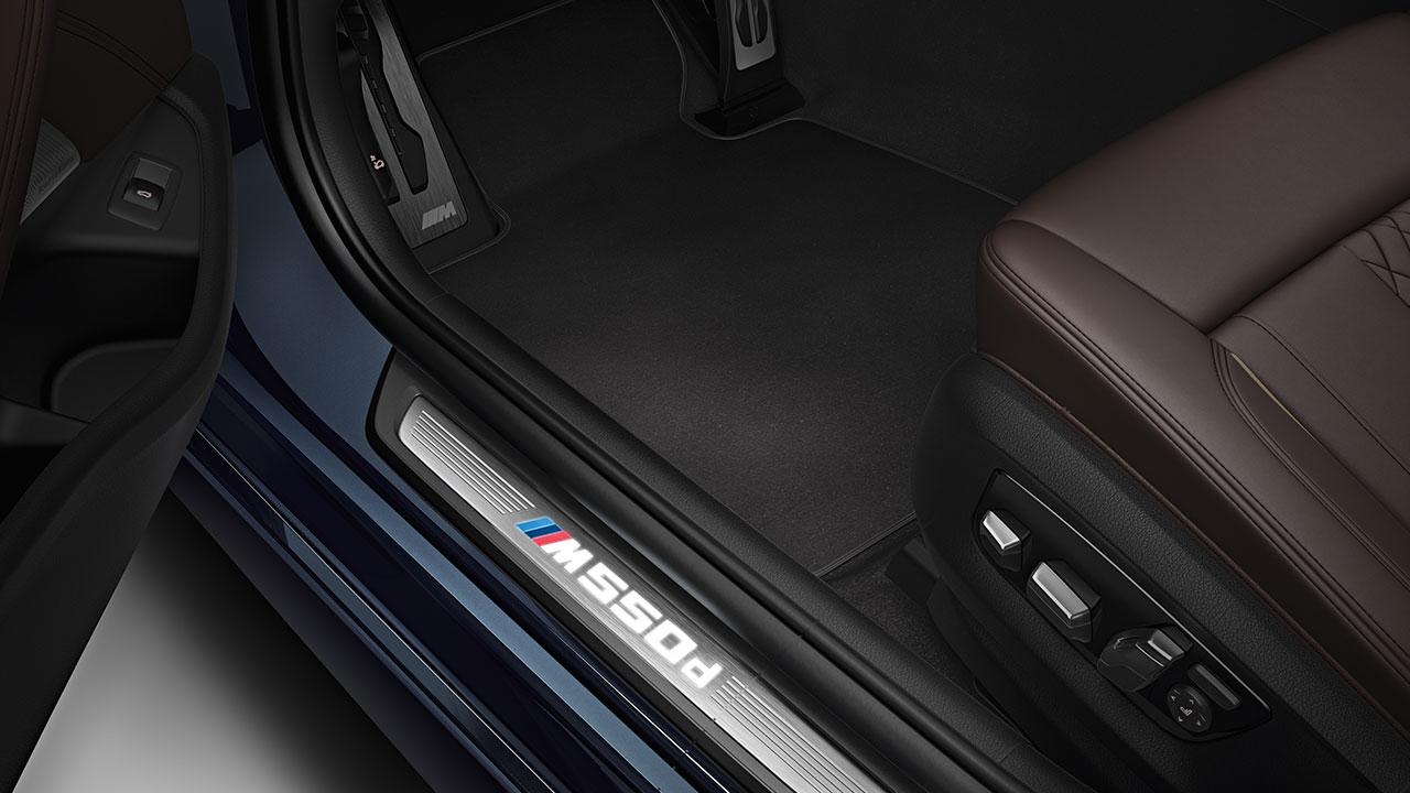 BMW M550d xDrive Limousine - Seiteneinstieg