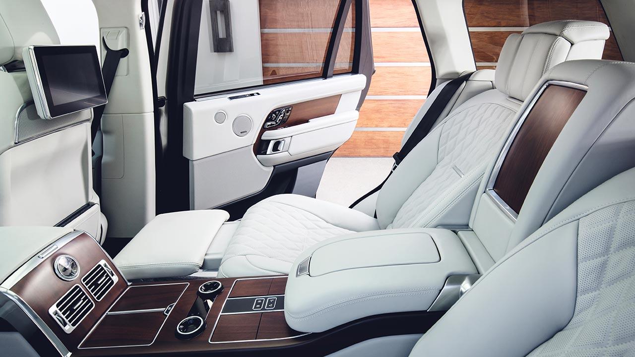 Range Rover - luxuriöse Rücksitze mit weißem Leder