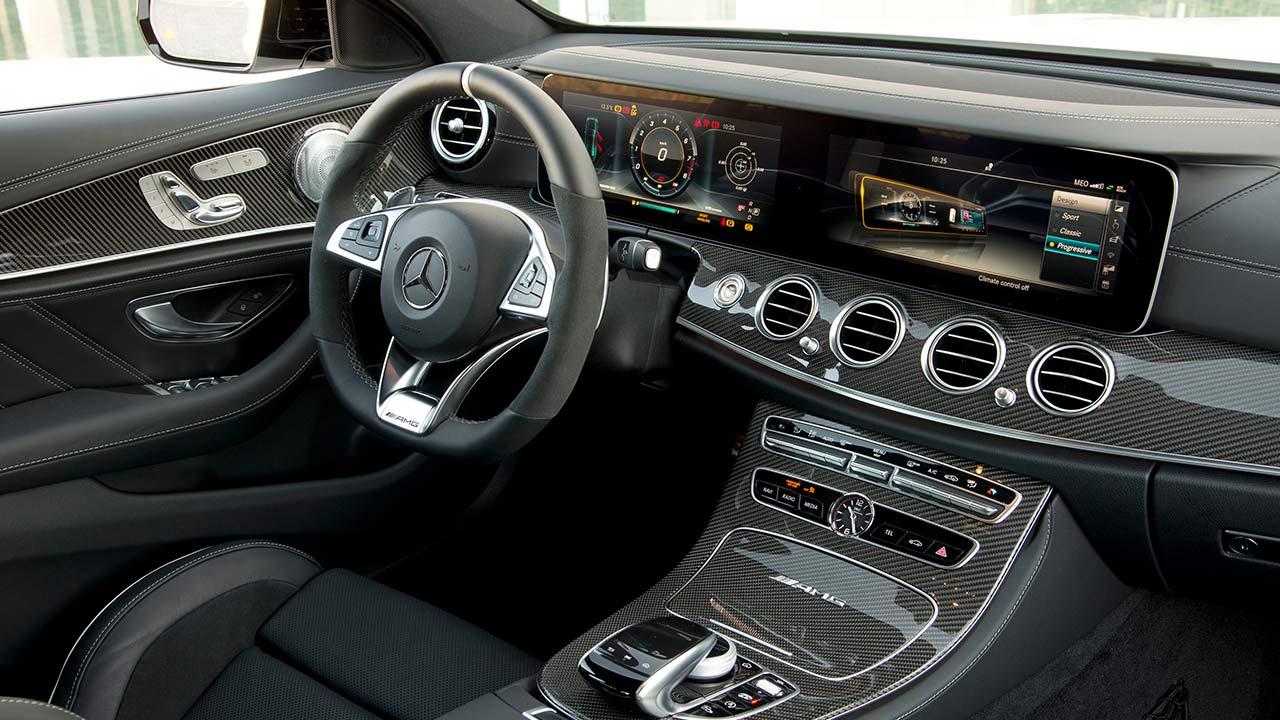 Mercedes-AMG E 63 4MATIC+ Limousine  - Cockpit